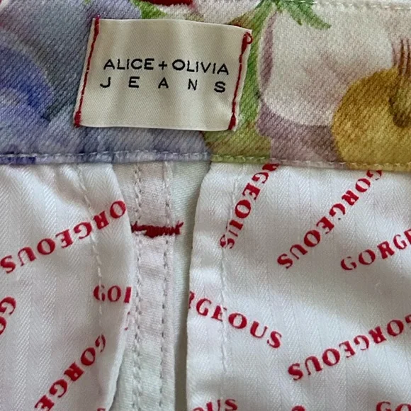 Alice + Olivia floral coin pocket cropped jean NWOT Jeans